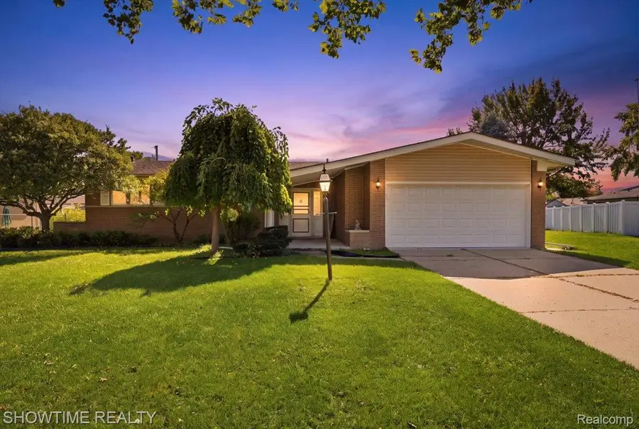 11114 Greendale DR, Sterling Heights, MI 48312 - #2