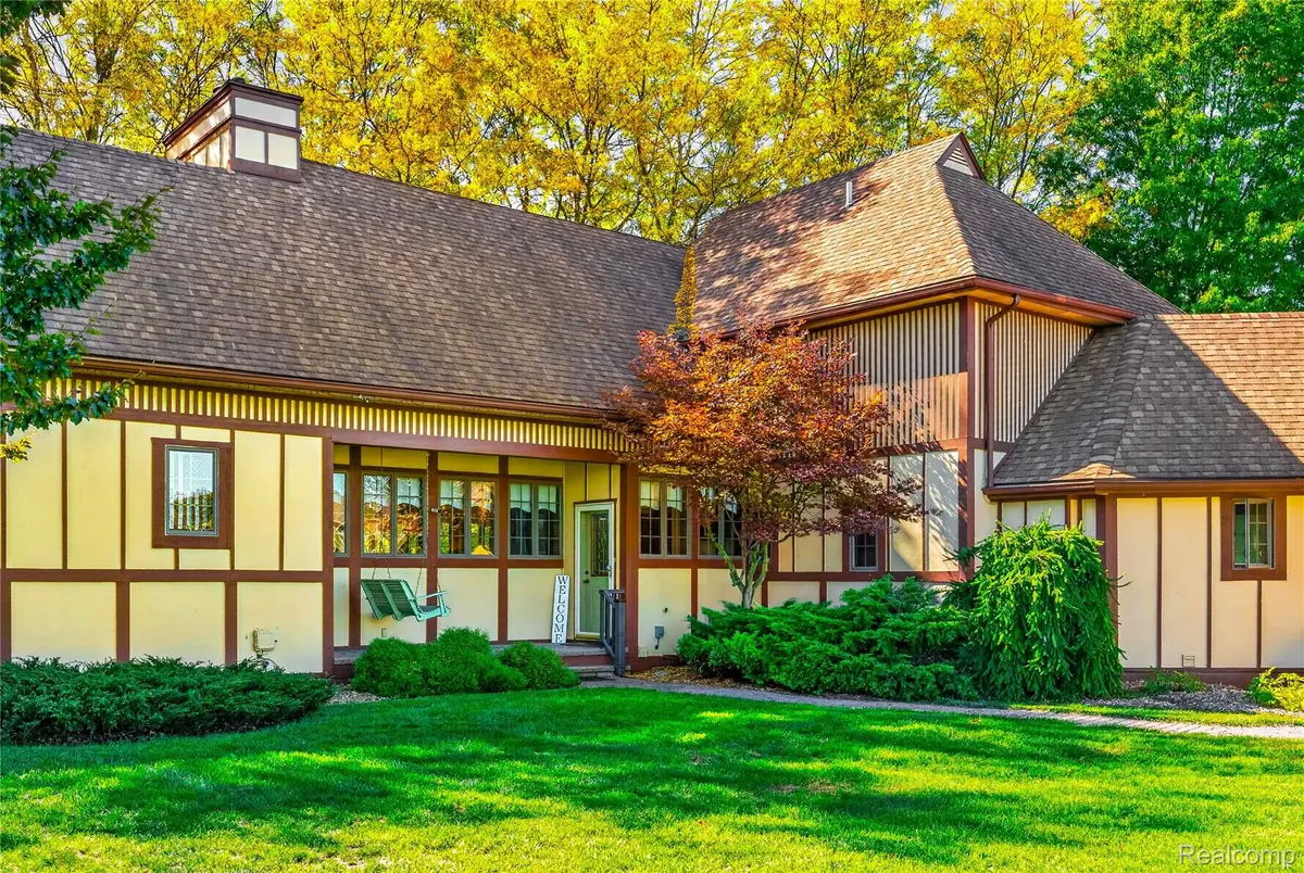 37275 Elizabeth LN, New Boston, MI 48164 - #1