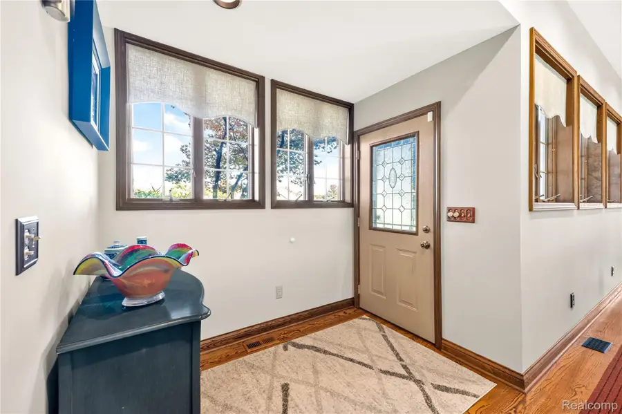 37275 Elizabeth LN, New Boston, MI 48164 - #3