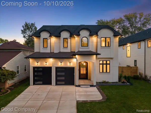 330 Woodlawn AVE, RoyalOak, MI 48073