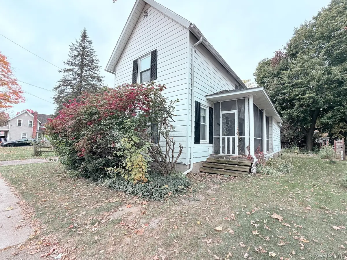 106 Cogshall ST, Holly, MI 48442 - #1