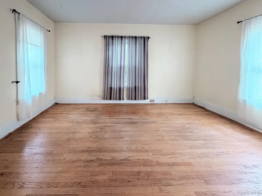 106 Cogshall ST, Holly, MI 48442 - #3
