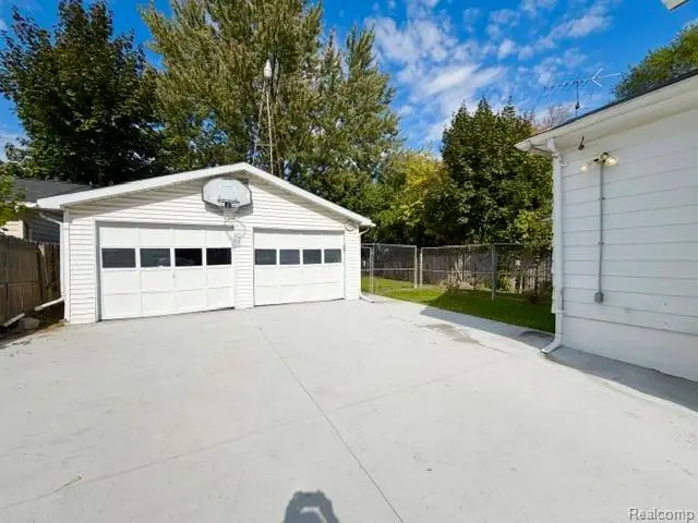 2840 Miller RD, Flint, MI 48503 - #3