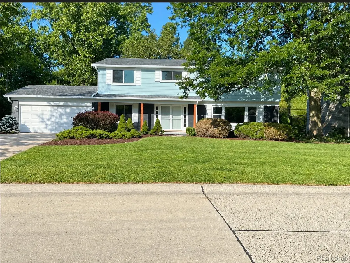 29621 Fernhill DR, Farmington Hills, MI 48334 - #1