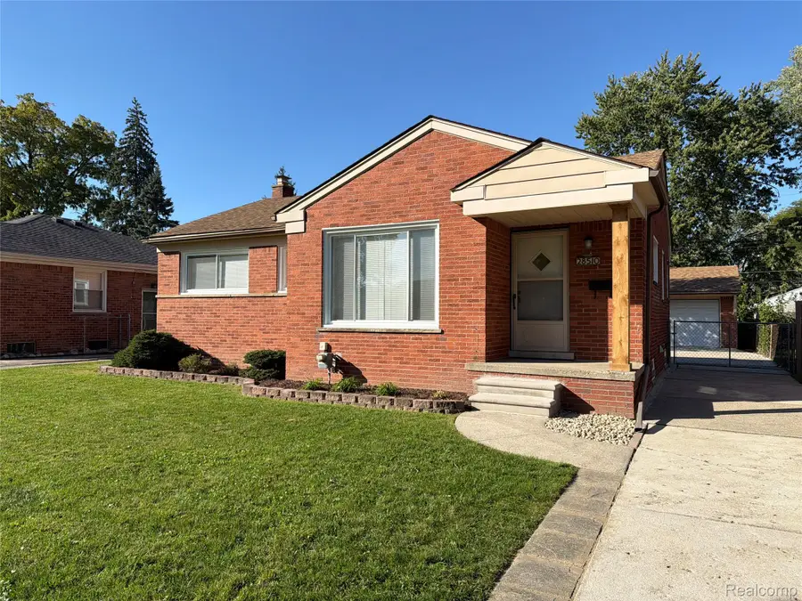 28510 Cleveland ST, Livonia, MI 48150 - #2