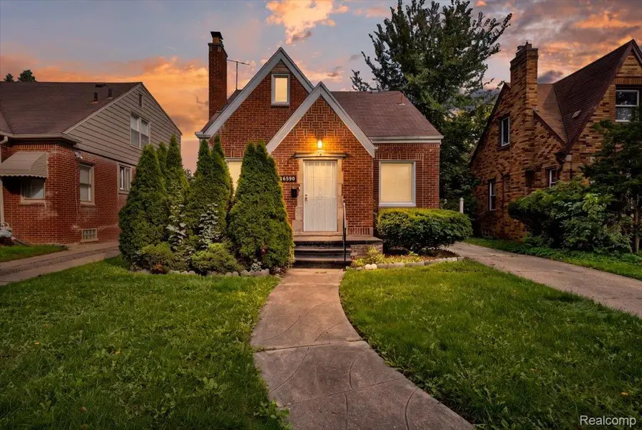 16590 Gilchrist ST, Detroit, MI 48235 - #2