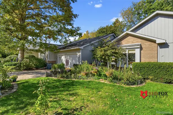 5553 Hickory CIR, Flushing, MI 48433