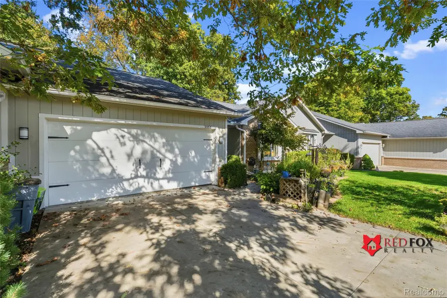 5553 Hickory CIR, Flushing, MI 48433 - #2