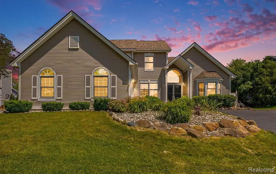 16073 Silverwood DR, Fenton, MI 48430 - #2