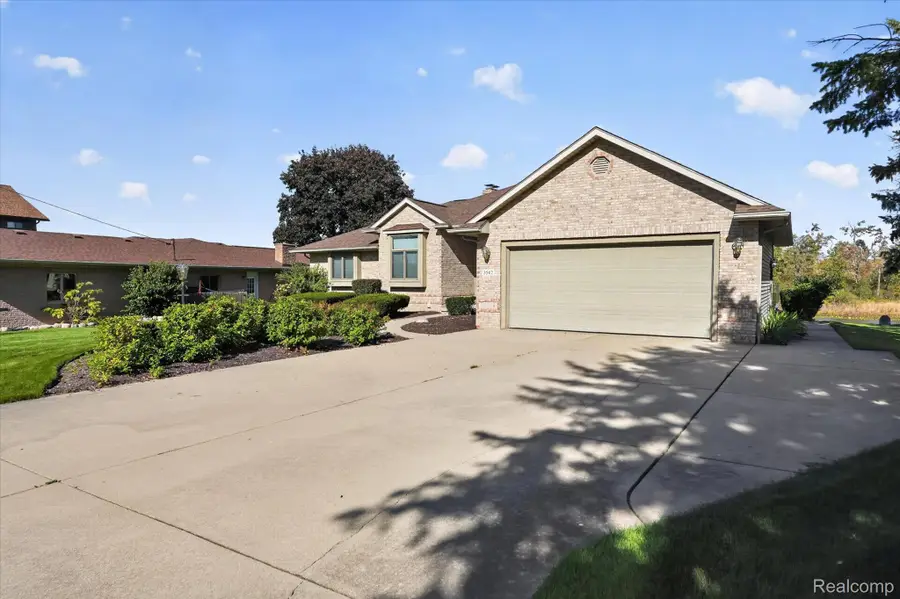 3542 Four Lakes AVE, Linden, MI 48451 - #2