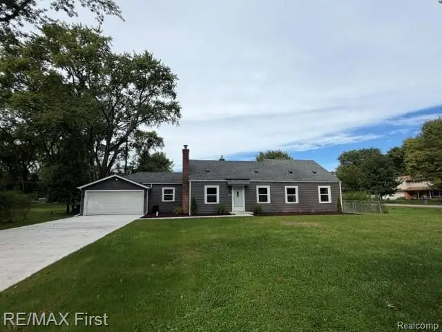 16045 Oporto ST, Livonia, MI 48154 - #2