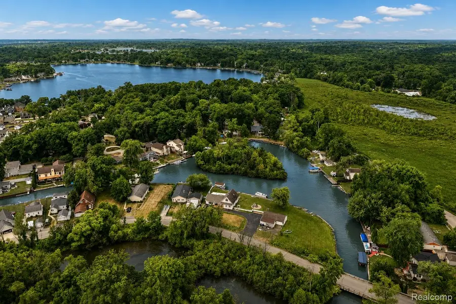 4370 Leroy ST, White Lake, MI 48383 - #3
