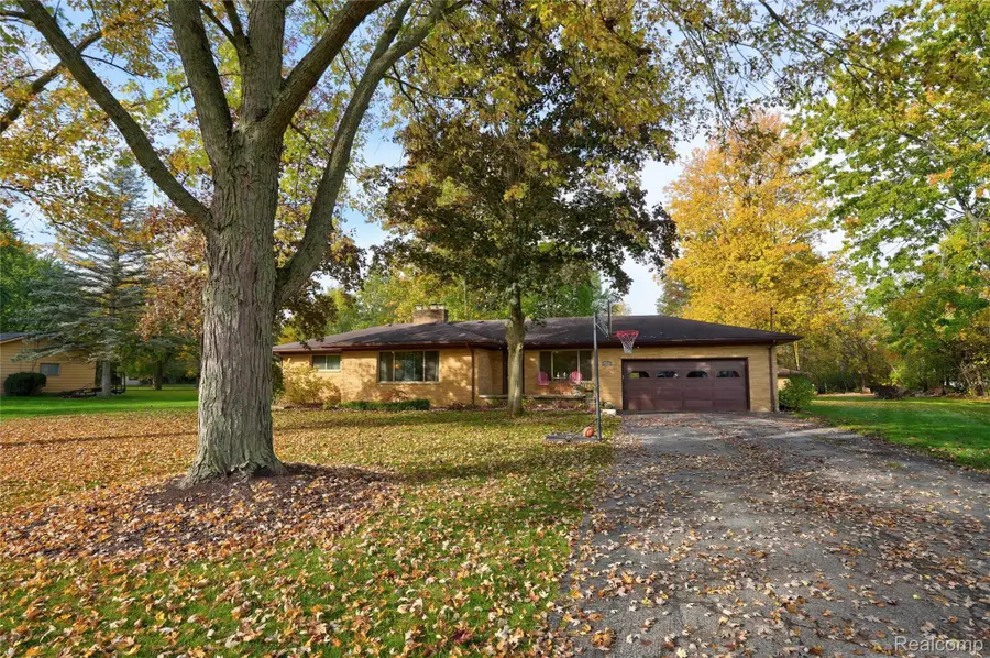 3142 Coin ST, Burton, MI 48519 - #3