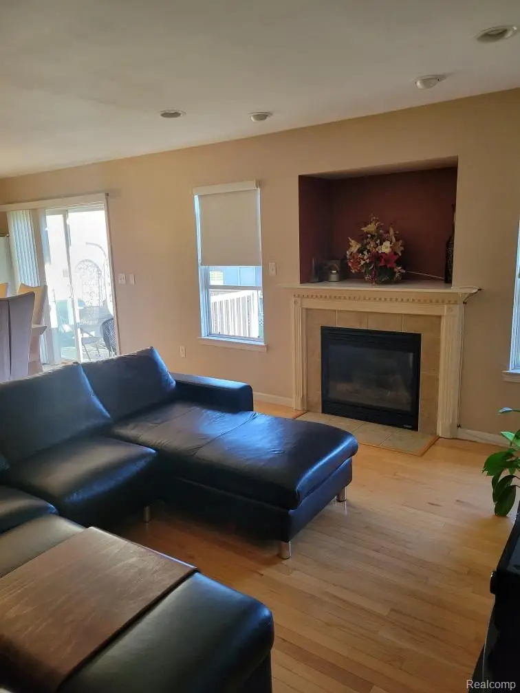 2732 Bluewater ST, Ypsilanti, MI 48198 - #3