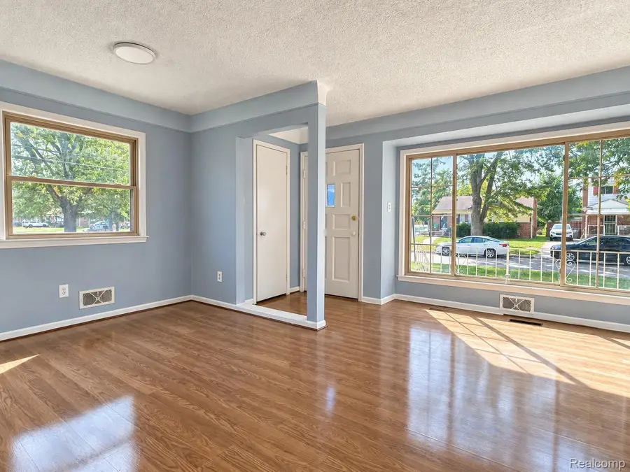 563 Sunningdale DR, Inkster, MI 48141 - #3