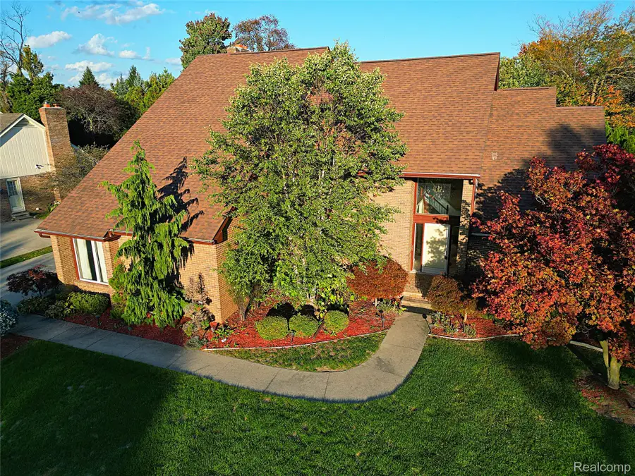 29886 Fox Club DR, Farmington Hills, MI 48331 - #3