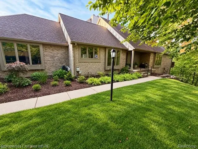 22241 Village Pines DR, Southfield, MI 48025 - #1