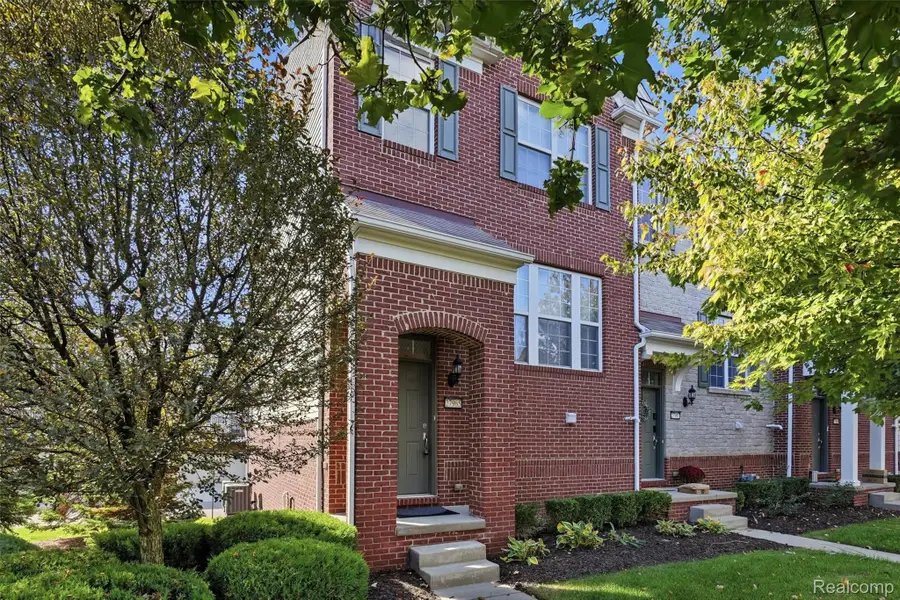 27965 Middleton DR, Novi, MI 48377 - #2