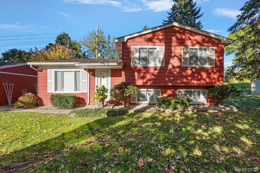 4044 Saginaw TRL, Waterford, MI 48329 - #2