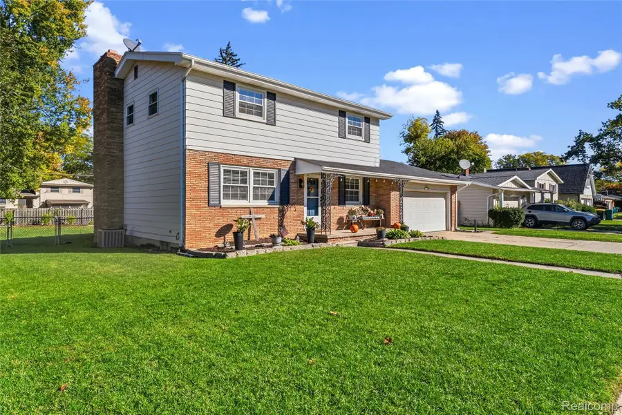 1019 Clearview DR, Flushing, MI 48433 - #2