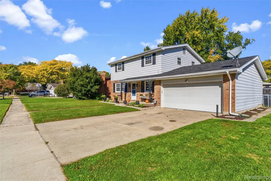 1019 Clearview DR, Flushing, MI 48433 - #3