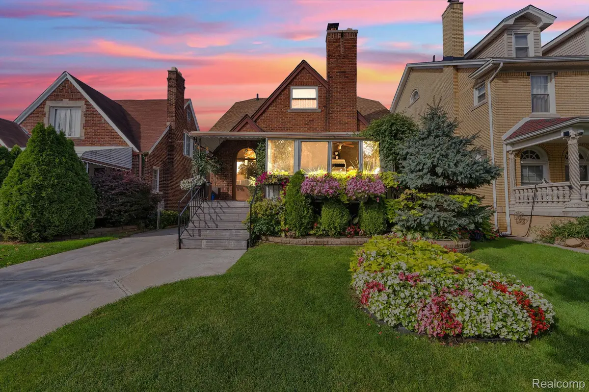 7533 Hartwell ST, Dearborn, MI 48126 - #1