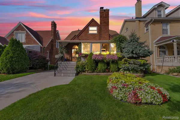 7533 Hartwell ST, Dearborn, MI 48126