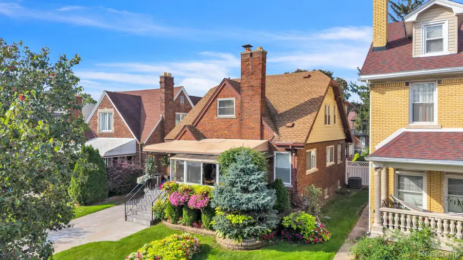 7533 Hartwell ST, Dearborn, MI 48126 - #3
