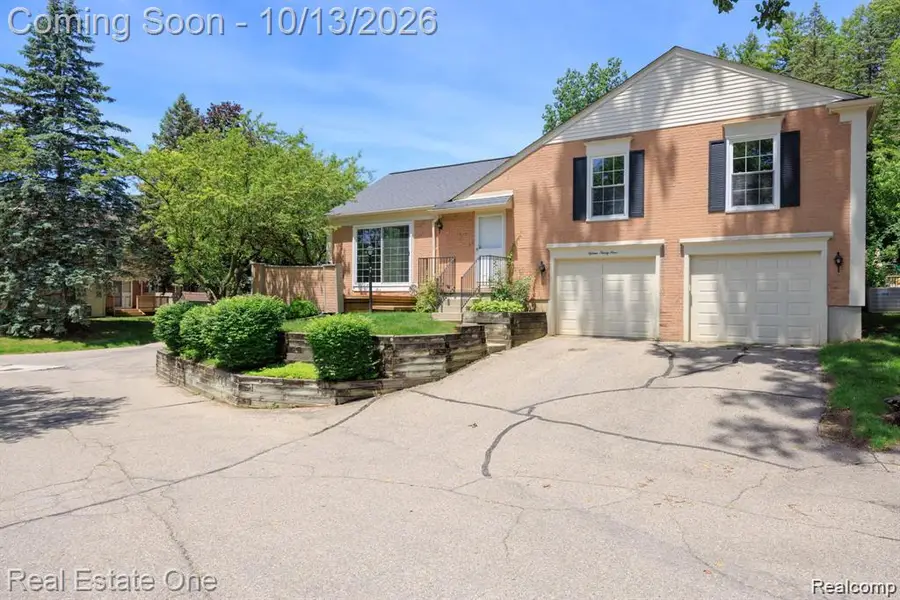 1534 Hidden Valley LN, Rochester Hills, MI 48306 - #2