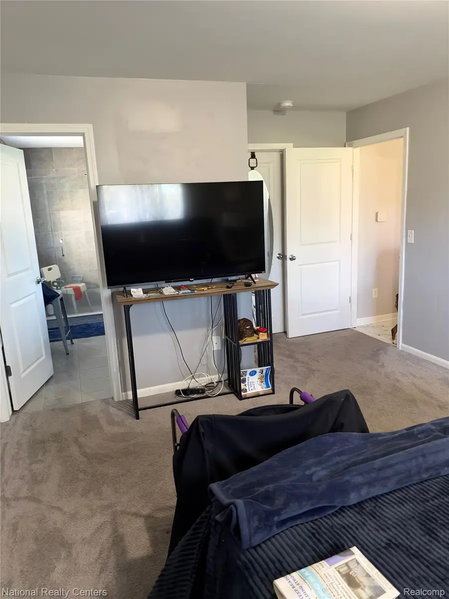 6166 Inverness CT, Romulus, MI 48174 - #2