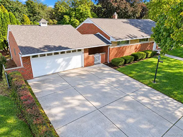 2021 E Hudson AVE, RoyalOak, MI 48067