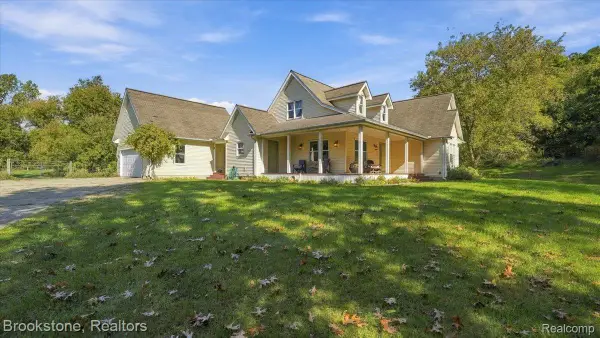 8208 Rattalee Lake RD, Clarkston, MI 48348
