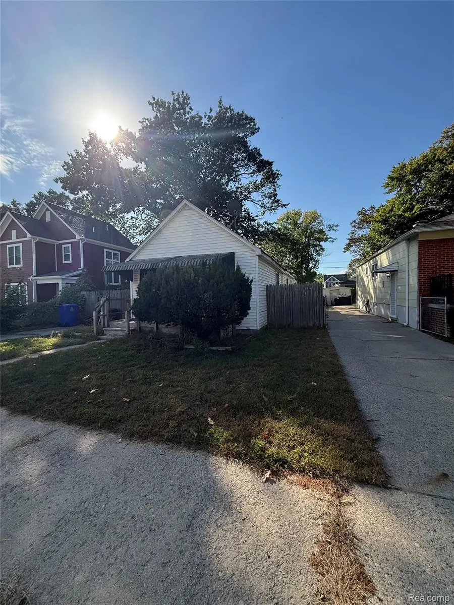 21385 Garden LN, Ferndale, MI 48220 - #3