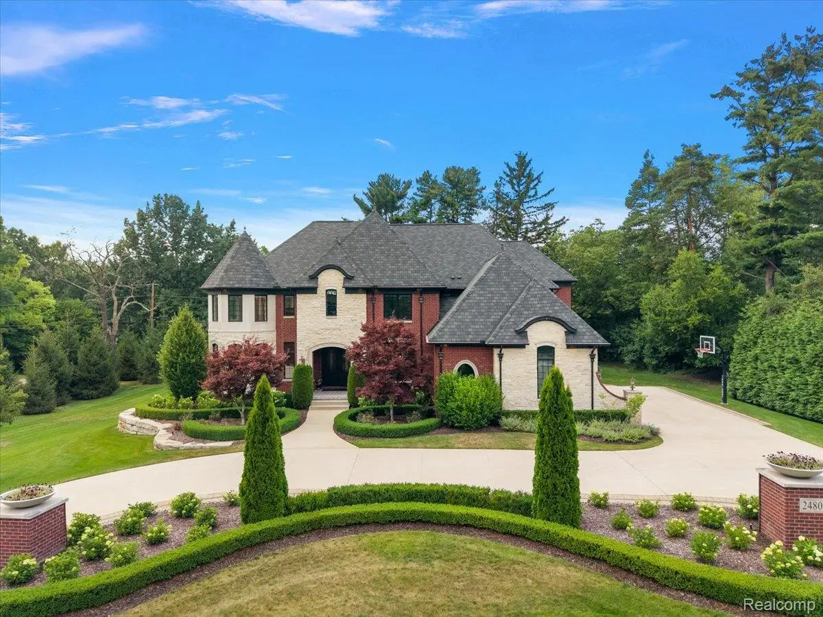 2480 Charnwood DR, Troy, MI 48098 - #1