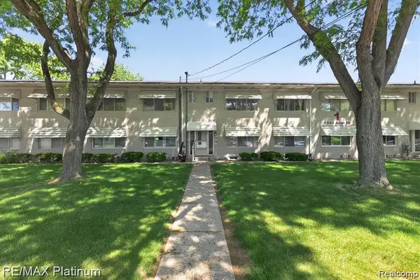 5980 ALAN DR 1 # 8, Brighton, MI 48116