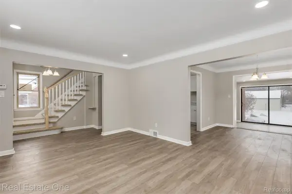 19196 Berden ST, GrossePointe, MI 48236