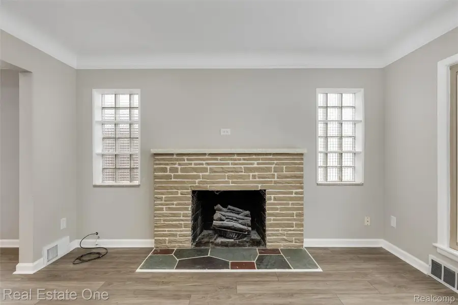 19196 Berden ST, Grosse Pointe, MI 48236 - #2