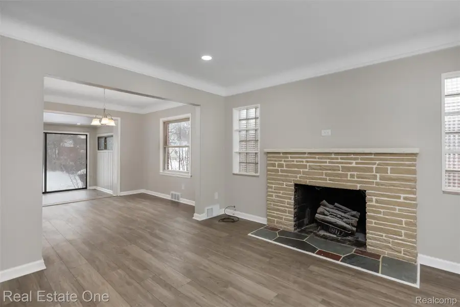 19196 Berden ST, Grosse Pointe, MI 48236 - #3