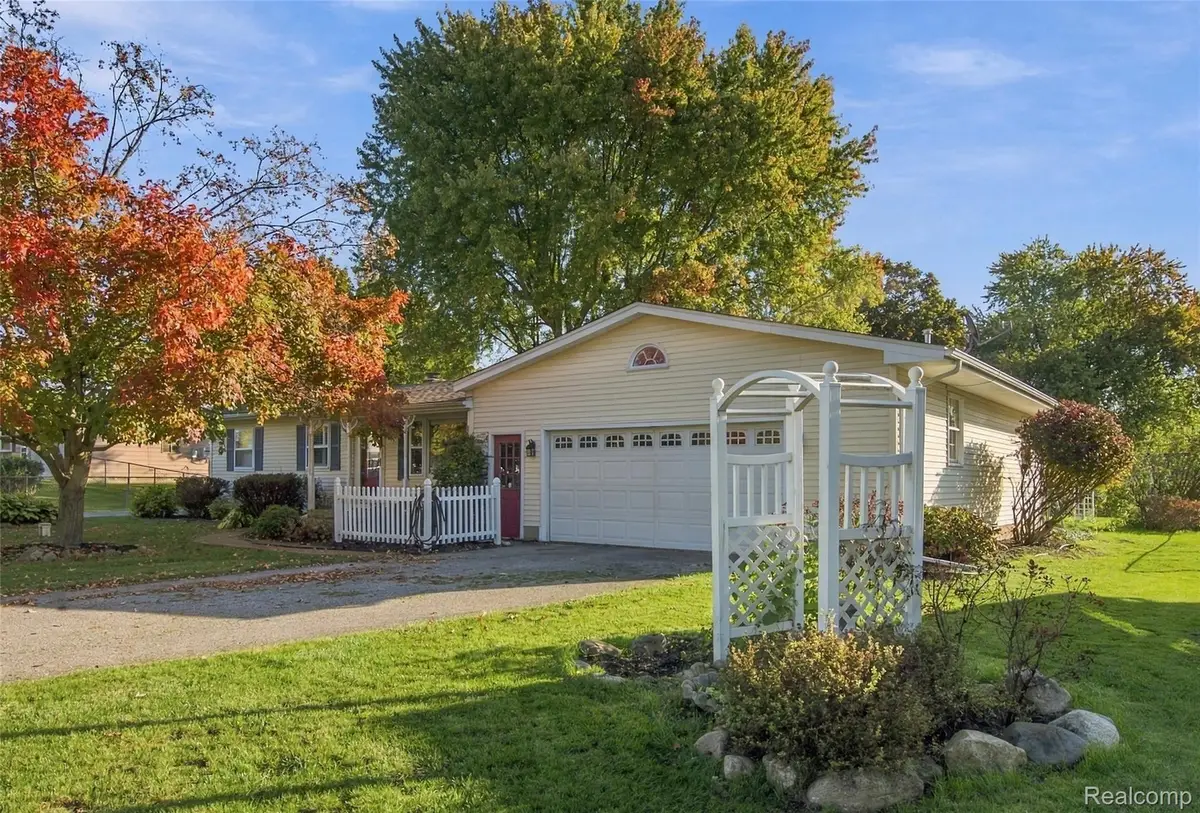 5086 N Belsay RD, Flint, MI 48506 - #1