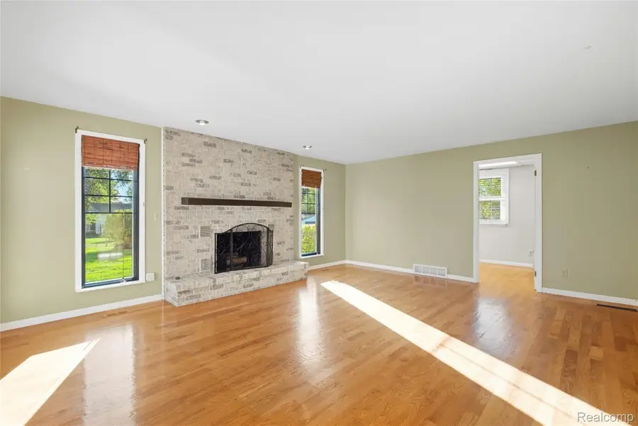 5086 N Belsay RD, Flint, MI 48506 - #2