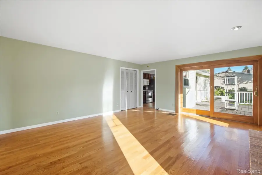 5086 N Belsay RD, Flint, MI 48506 - #3