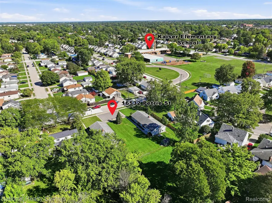 16550 Petrie ST, Roseville, MI 48066 - #3