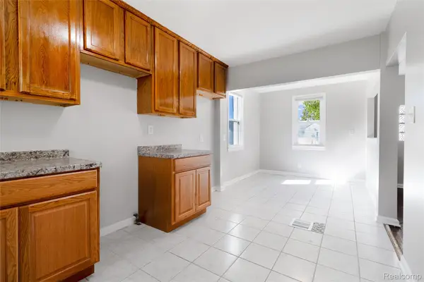21204 Helle AVE, Warren, MI 48089