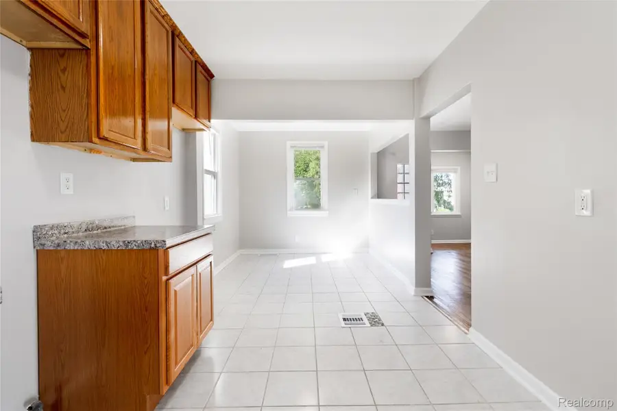 21204 Helle AVE, Warren, MI 48089 - #2
