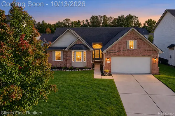 17417 Sunny Crest DR, Brownstown, MI 48174
