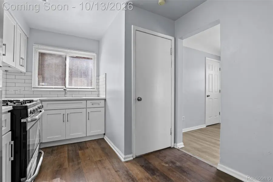 6762 Greenview AVE E, Detroit, MI 48228 - #2