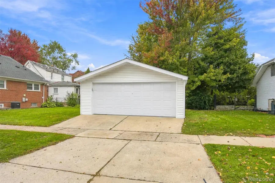 2000 N York ST, Dearborn, MI 48128 - #3