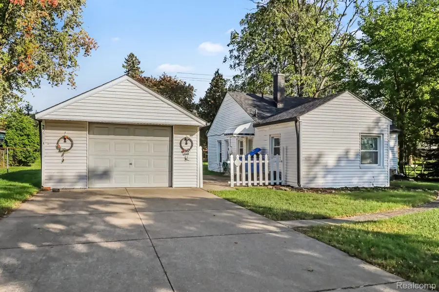 32694 Ruehle AVE, Warren, MI 48093 - #2