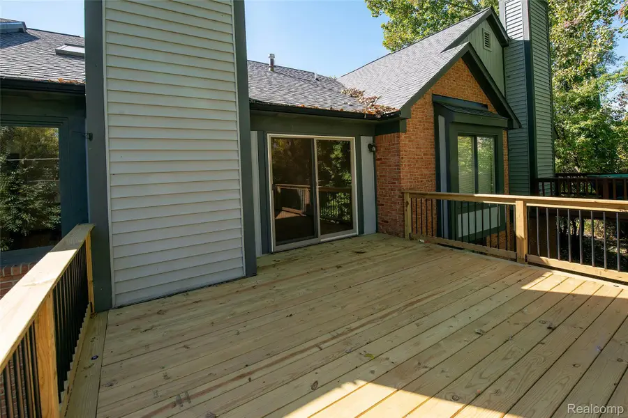 2762 Lochmoor BLVD  # 17, Orion, MI 48360 - #2