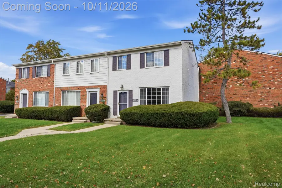 429 Fox Hills DR N, Bloomfield, MI 48304 - #2